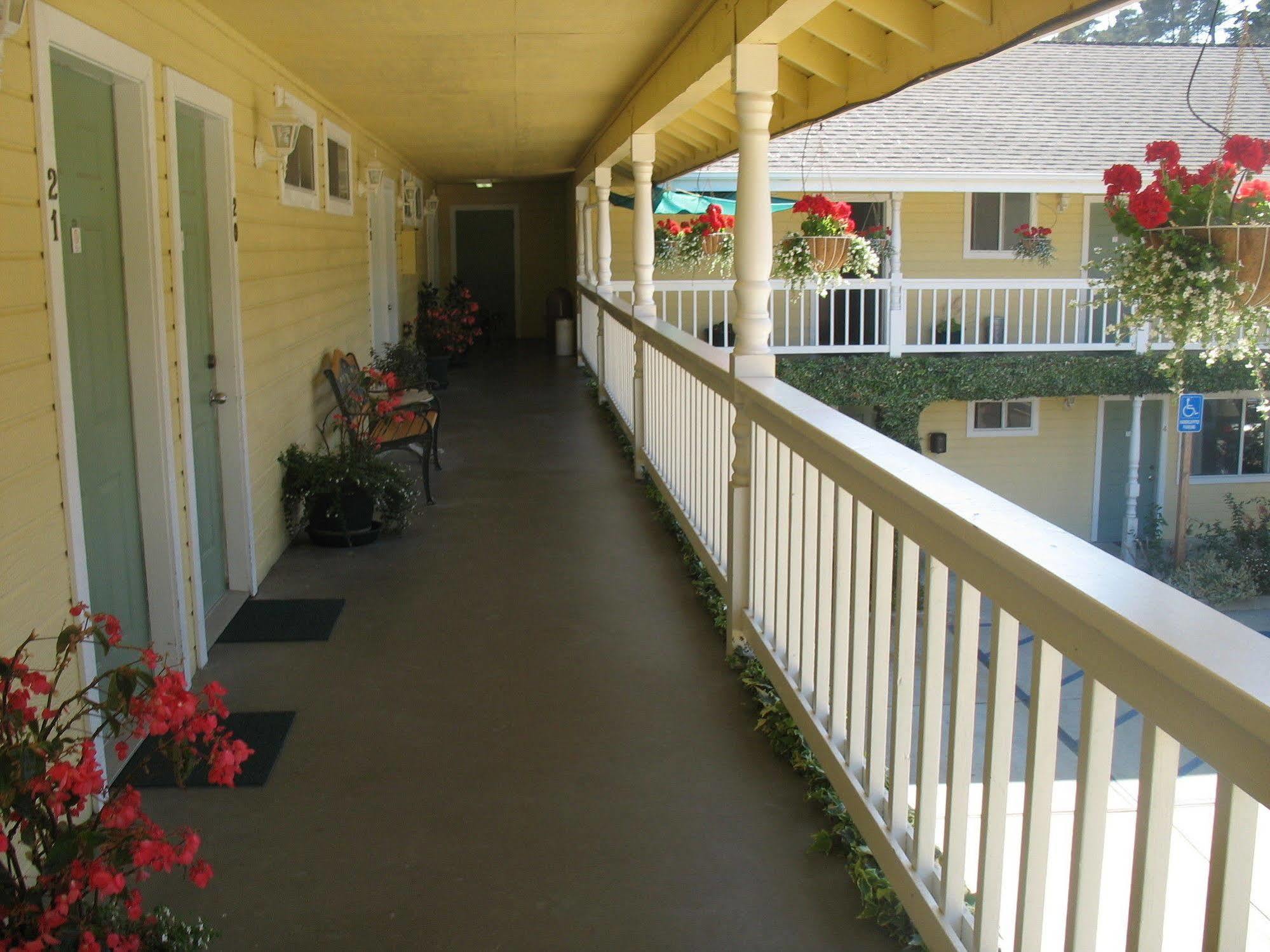 Creekside Inn Downtown Cambria Exterior foto